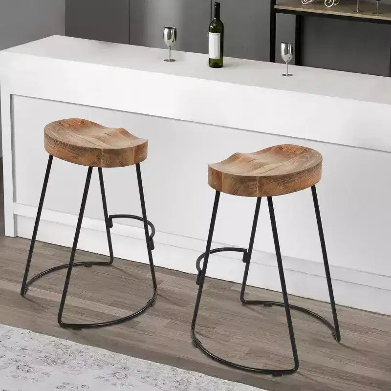 Tabouret de bar en fer forgé, assise en bois, style industriel, forme de selle