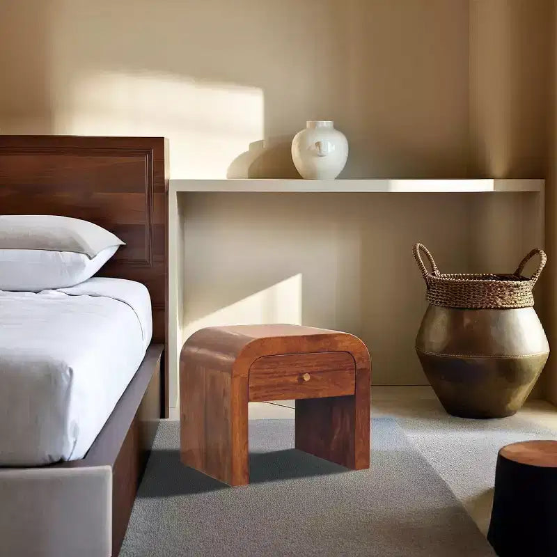 Table de chevet moderne en bois massif de style médiéval