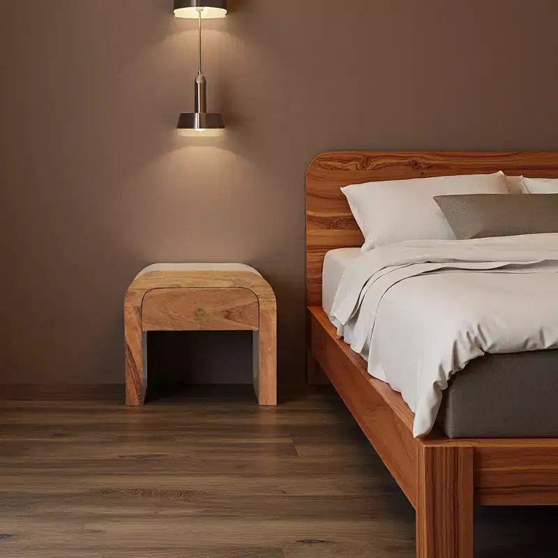 Table de chevet moderne en bois massif de style médiéval