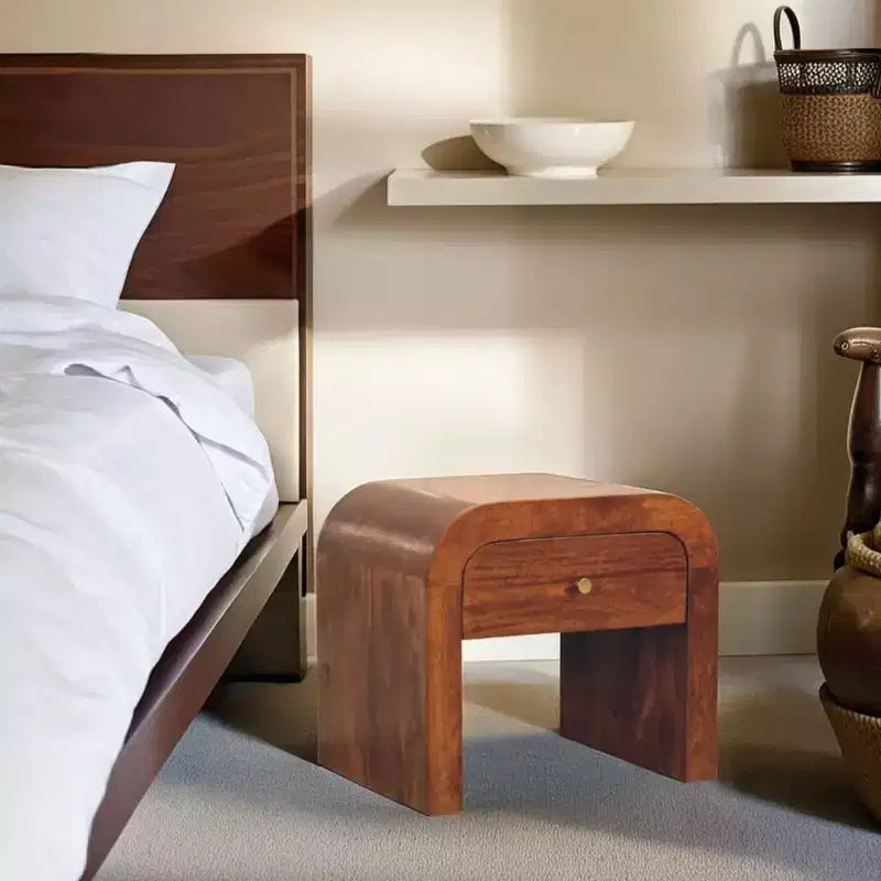 Table de chevet moderne en bois massif de style médiéval