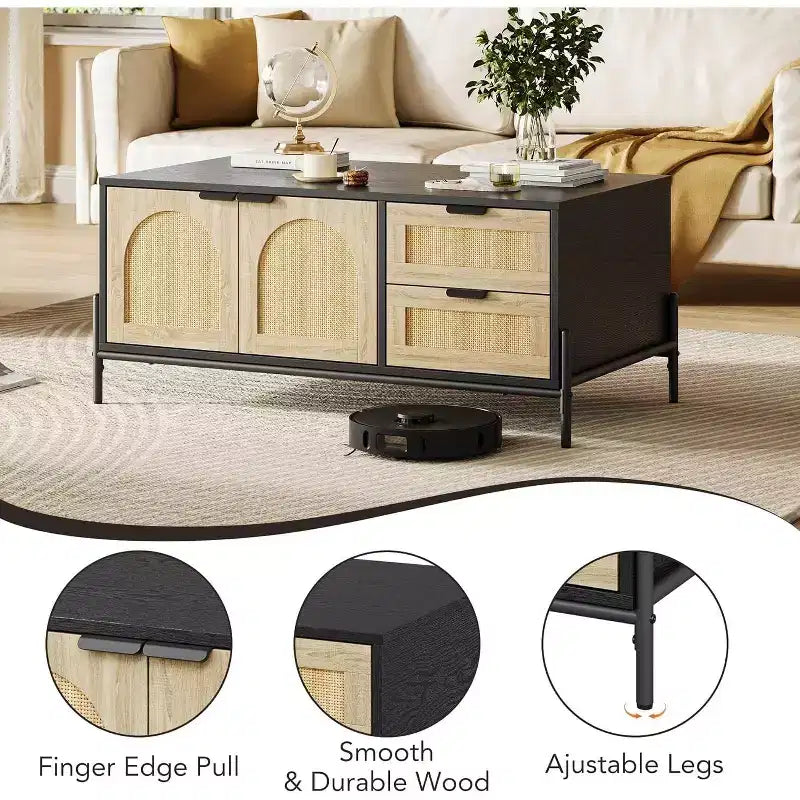 Table basse contemporaine en chêne noir de style médiéval