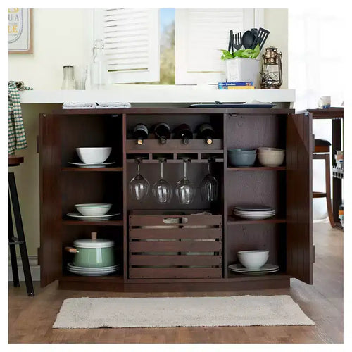 Buffet en bois aux couleurs vives